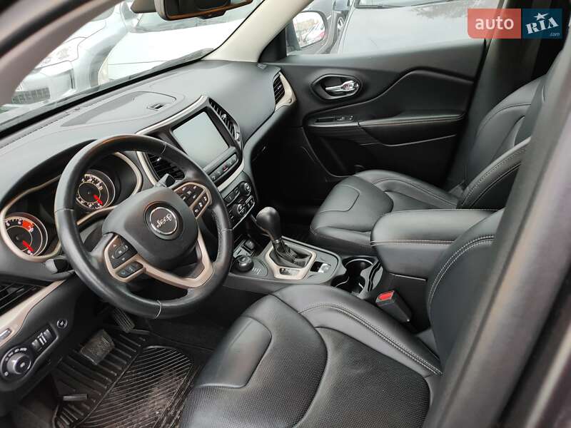 Внедорожник / Кроссовер Jeep Cherokee 2016 в Ровно