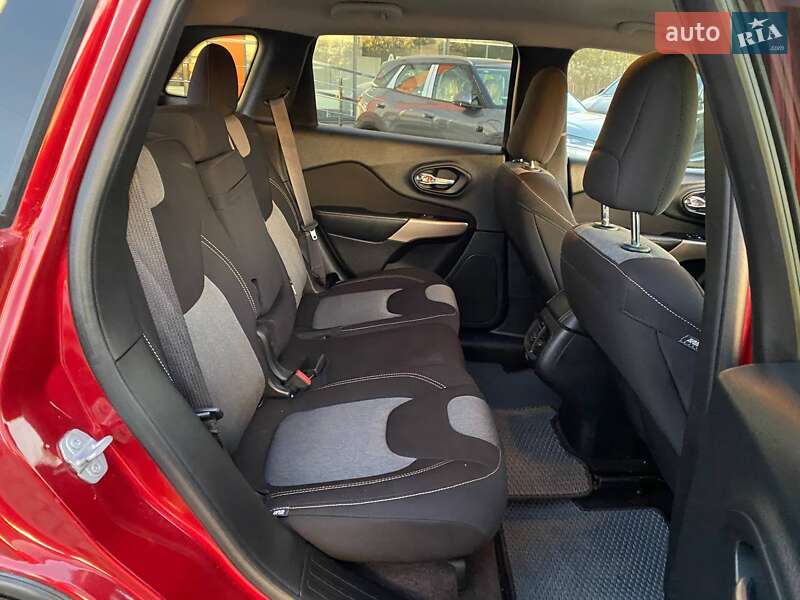 Позашляховик / Кросовер Jeep Cherokee 2016 в Львові