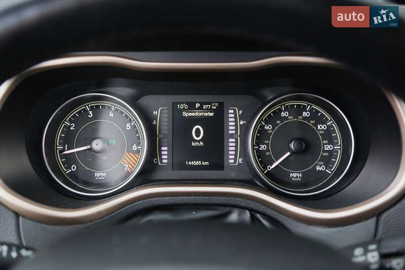 Внедорожник / Кроссовер Jeep Cherokee 2014 в Киеве