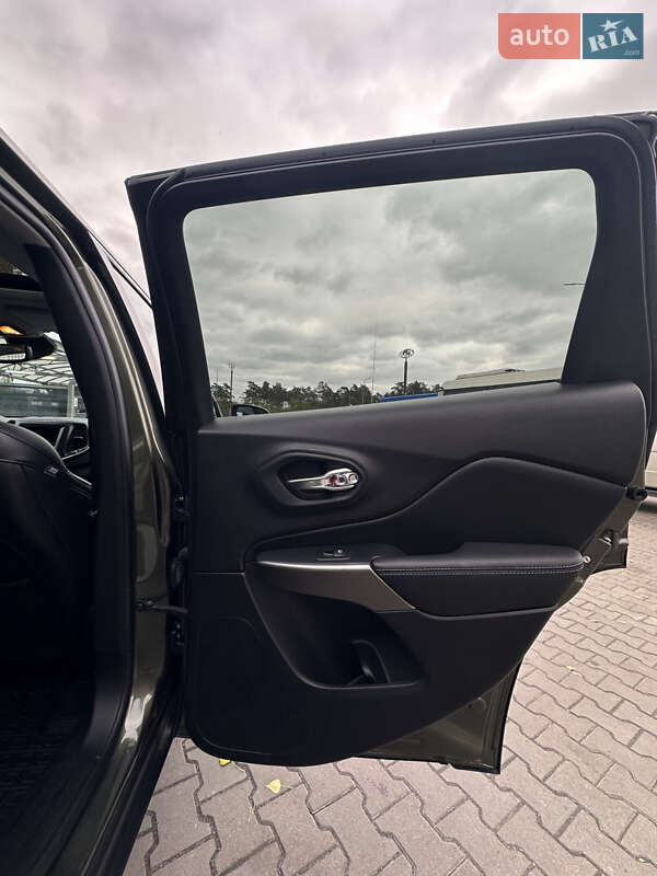 Позашляховик / Кросовер Jeep Cherokee 2021 в Києві