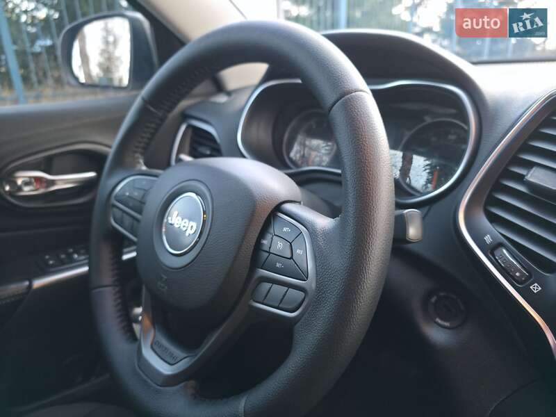 Внедорожник / Кроссовер Jeep Cherokee 2019 в Буче