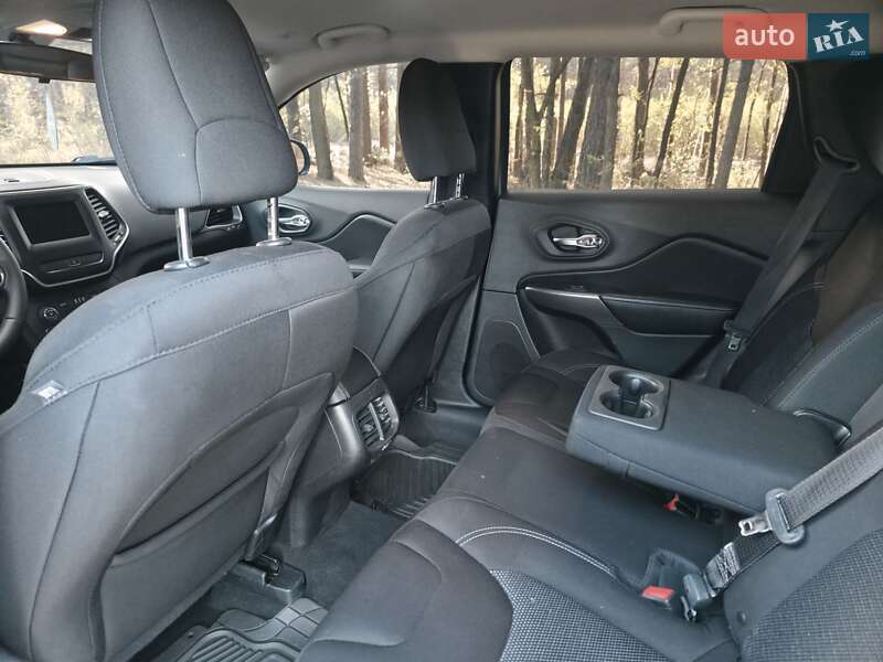 Внедорожник / Кроссовер Jeep Cherokee 2019 в Буче