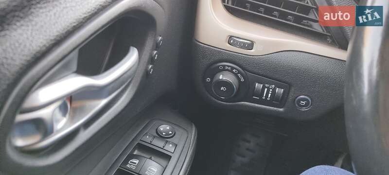 Позашляховик / Кросовер Jeep Cherokee 2014 в Прилуках