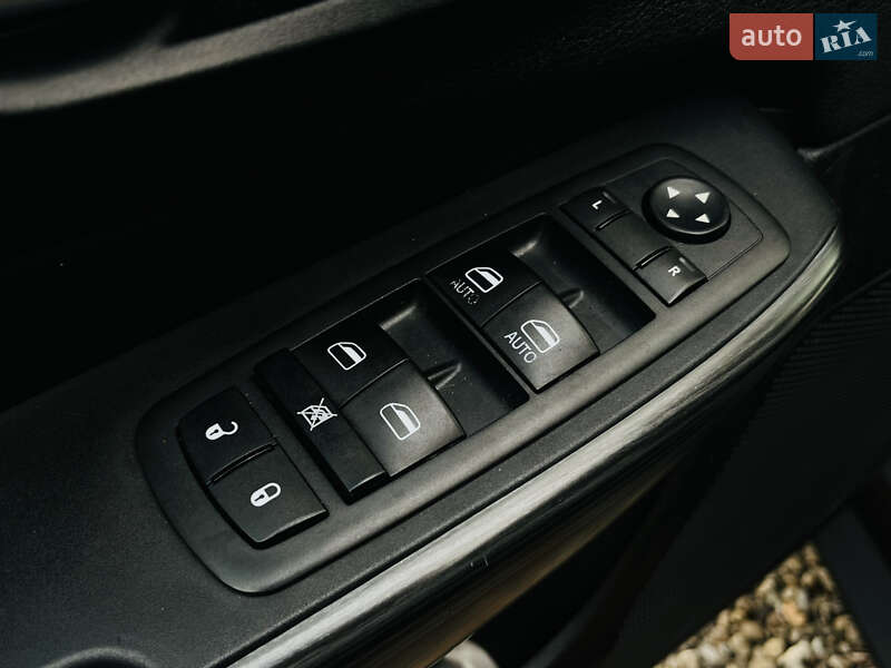 Внедорожник / Кроссовер Jeep Cherokee 2015 в Харькове