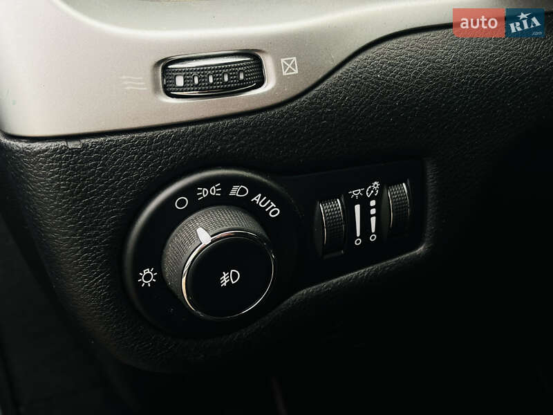 Внедорожник / Кроссовер Jeep Cherokee 2015 в Харькове