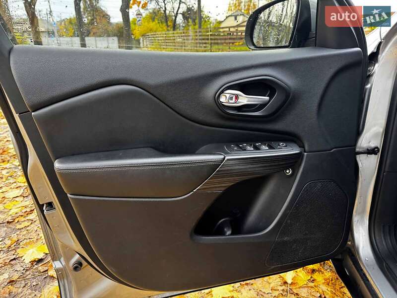 Внедорожник / Кроссовер Jeep Cherokee 2015 в Киеве фото 12 Внедорожник / Кроссовер Jeep Cherokee 2015 в Киеве