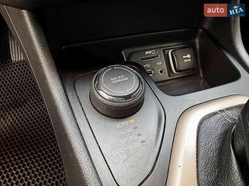 Внедорожник / Кроссовер Jeep Cherokee 2015 в Киеве фото 21 Внедорожник / Кроссовер Jeep Cherokee 2015 в Киеве