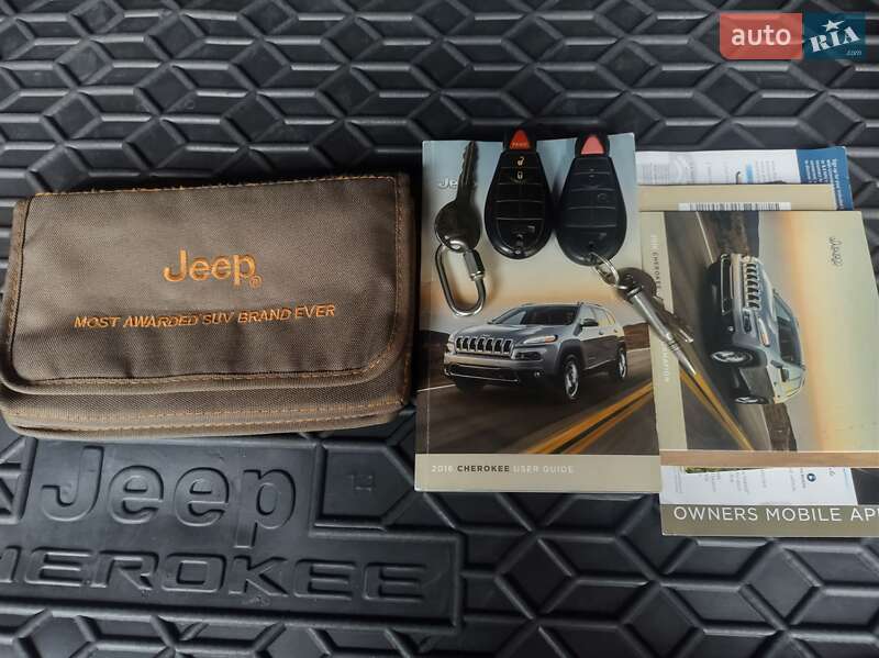 Внедорожник / Кроссовер Jeep Cherokee 2015 в Прилуках