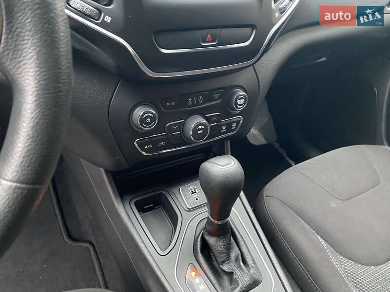 Внедорожник / Кроссовер Jeep Cherokee 2020 в Киеве