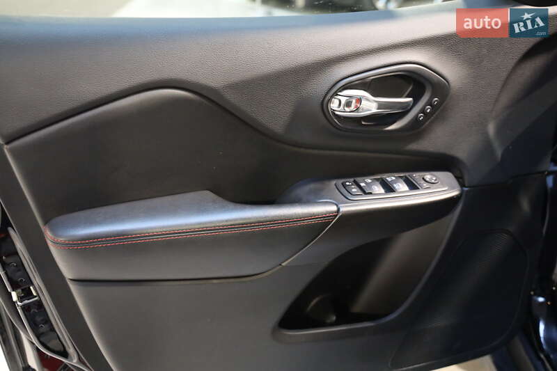 Внедорожник / Кроссовер Jeep Cherokee 2019 в Луцке