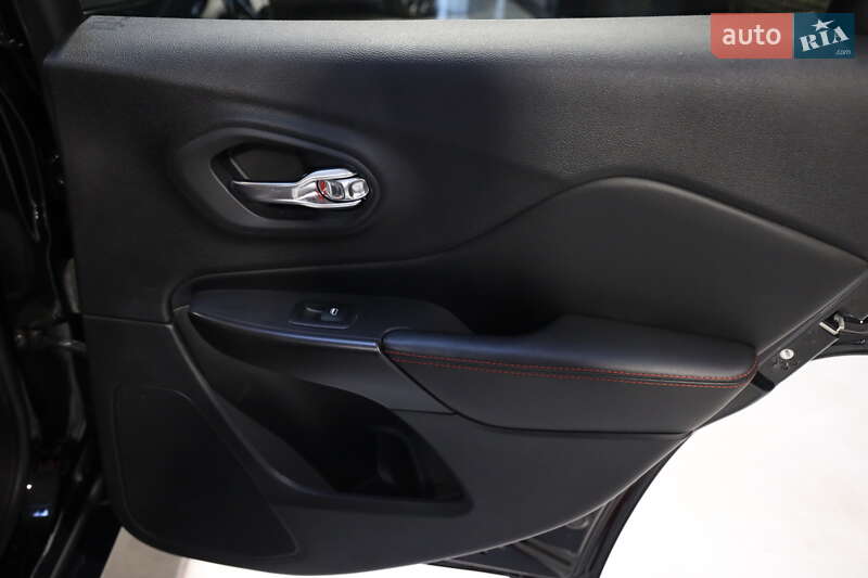 Внедорожник / Кроссовер Jeep Cherokee 2019 в Луцке