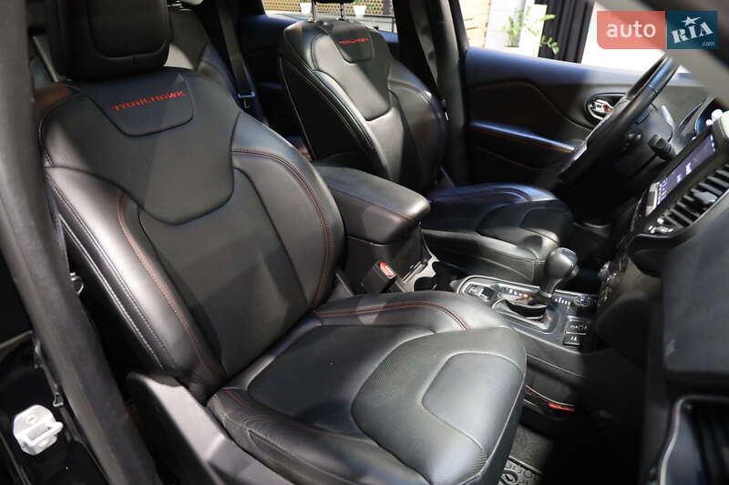 Внедорожник / Кроссовер Jeep Cherokee 2019 в Луцке