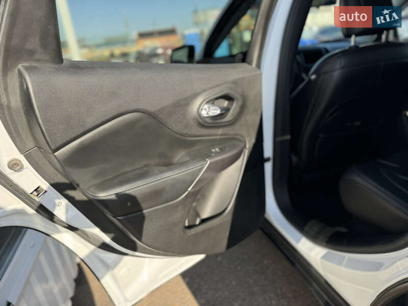 Внедорожник / Кроссовер Jeep Cherokee 2019 в Киеве фото 55 Внедорожник / Кроссовер Jeep Cherokee 2019 в Киеве