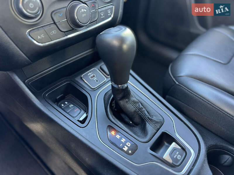 Внедорожник / Кроссовер Jeep Cherokee 2019 в Киеве фото 67 Внедорожник / Кроссовер Jeep Cherokee 2019 в Киеве