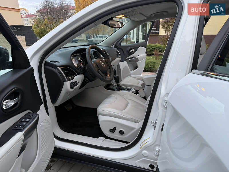 Внедорожник / Кроссовер Jeep Cherokee 2023 в Каменец-Подольском