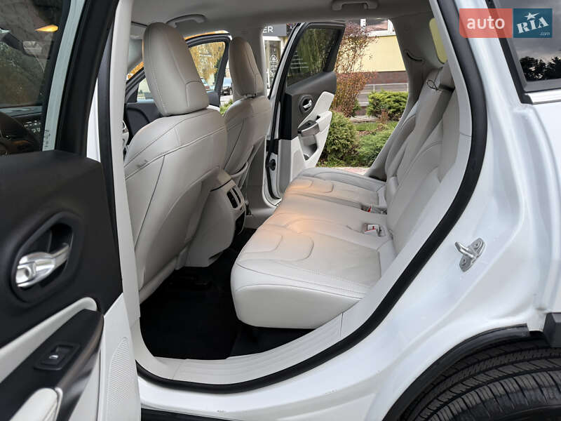 Внедорожник / Кроссовер Jeep Cherokee 2023 в Каменец-Подольском