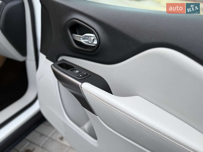 Внедорожник / Кроссовер Jeep Cherokee 2023 в Каменец-Подольском