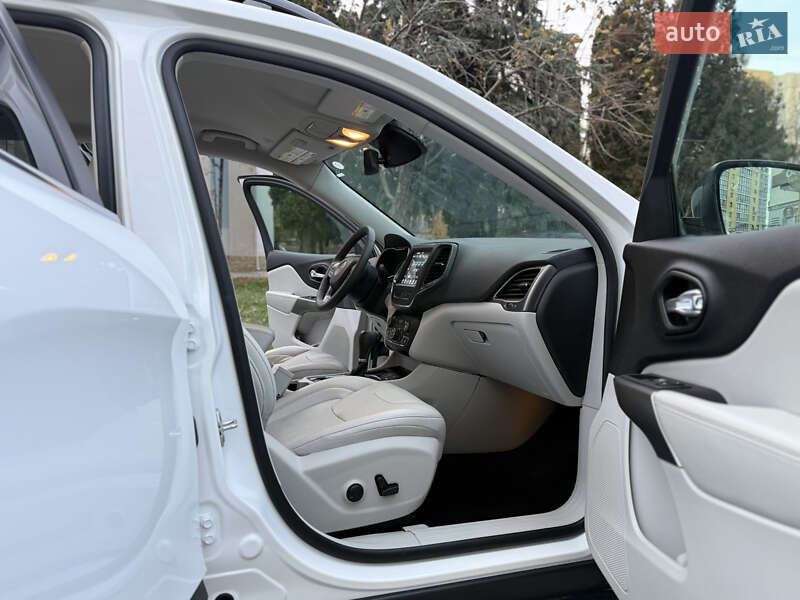 Внедорожник / Кроссовер Jeep Cherokee 2023 в Каменец-Подольском