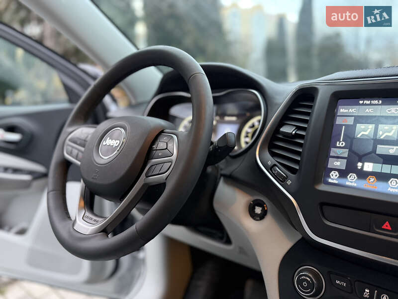 Внедорожник / Кроссовер Jeep Cherokee 2023 в Каменец-Подольском