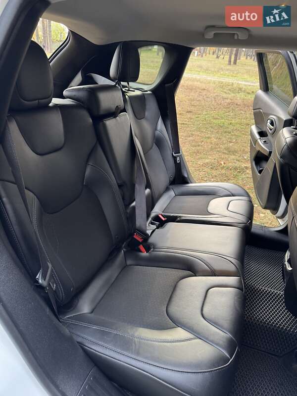 Внедорожник / Кроссовер Jeep Cherokee 2019 в Чернигове