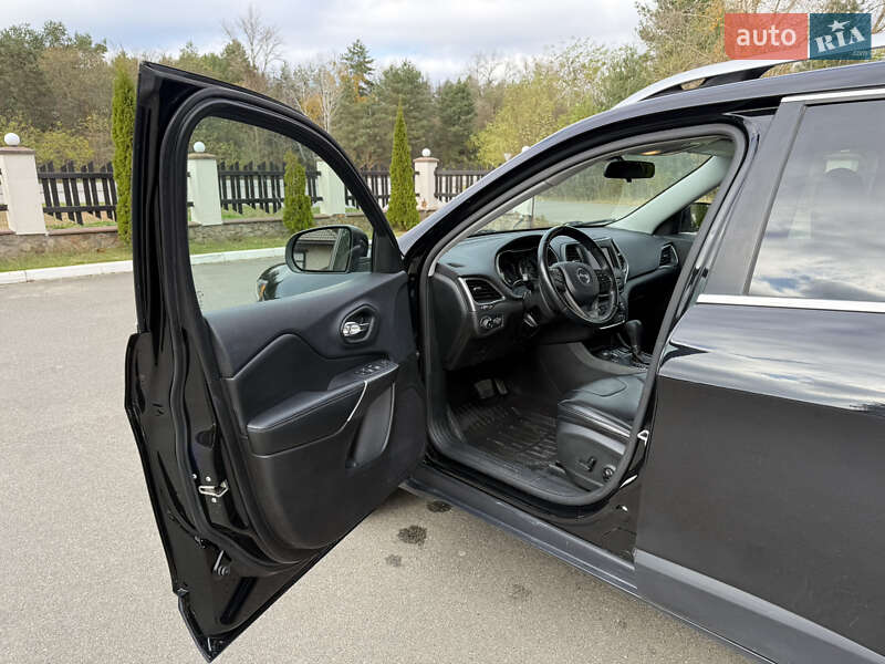 Внедорожник / Кроссовер Jeep Cherokee 2018 в Киеве