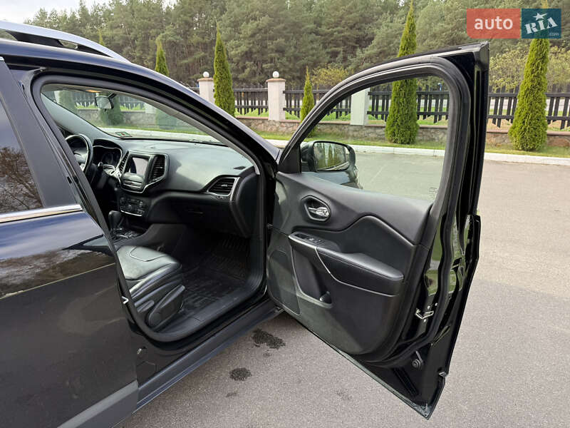 Внедорожник / Кроссовер Jeep Cherokee 2018 в Киеве