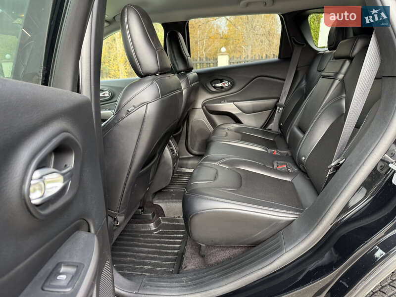 Внедорожник / Кроссовер Jeep Cherokee 2018 в Киеве