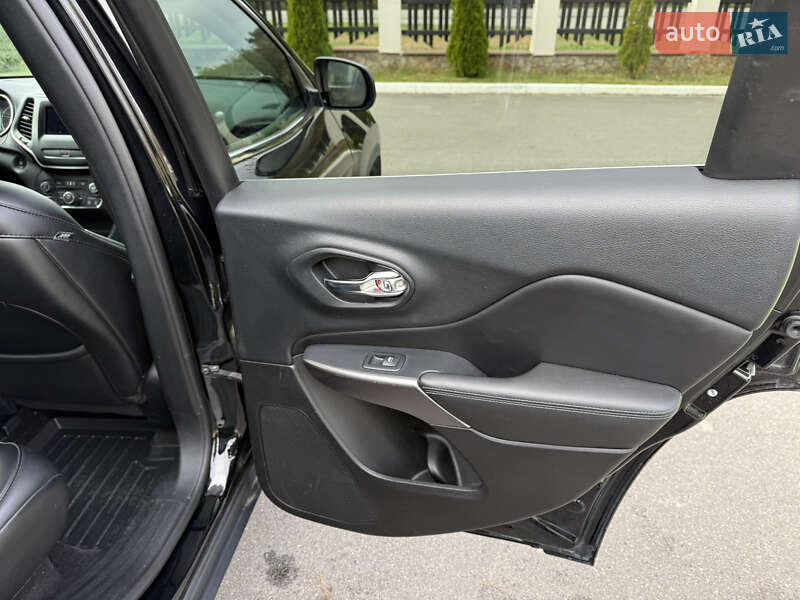 Внедорожник / Кроссовер Jeep Cherokee 2018 в Киеве