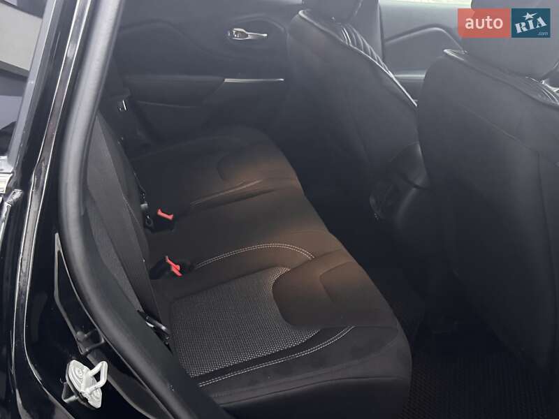 Внедорожник / Кроссовер Jeep Cherokee 2018 в Киеве