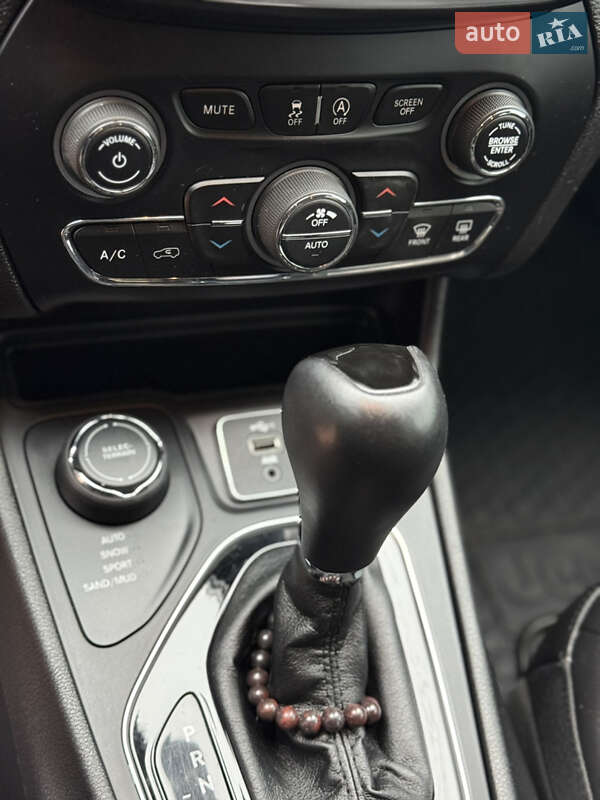 Внедорожник / Кроссовер Jeep Cherokee 2019 в Киеве