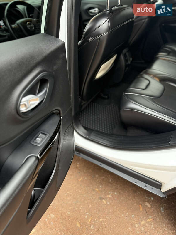 Внедорожник / Кроссовер Jeep Cherokee 2019 в Киеве