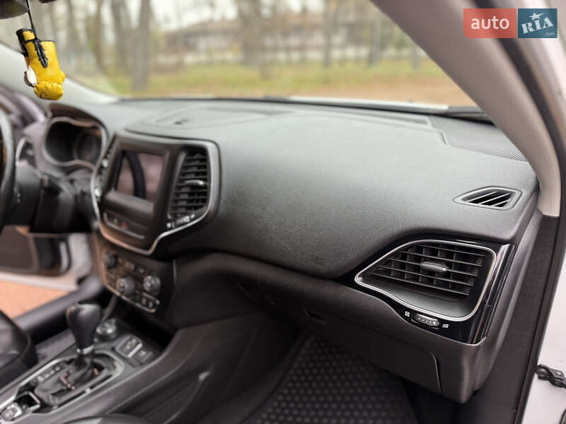 Внедорожник / Кроссовер Jeep Cherokee 2019 в Киеве