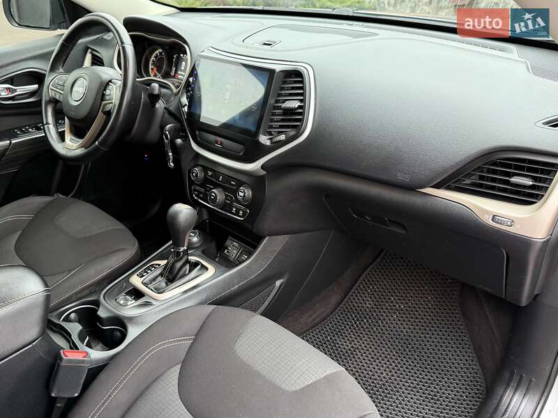 Внедорожник / Кроссовер Jeep Cherokee 2016 в Борисполе