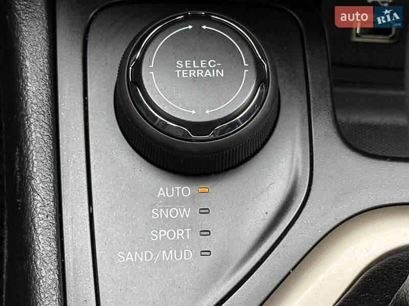 Внедорожник / Кроссовер Jeep Cherokee 2016 в Борисполе