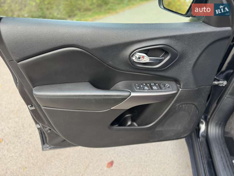 Внедорожник / Кроссовер Jeep Cherokee 2018 в Днепре фото 16 Внедорожник / Кроссовер Jeep Cherokee 2018 в Днепре