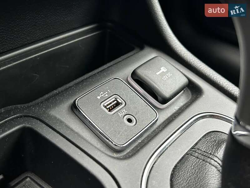 Внедорожник / Кроссовер Jeep Cherokee 2020 в Киеве