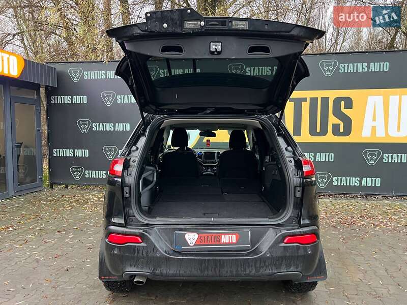 Внедорожник / Кроссовер Jeep Cherokee 2016 в Хмельницком