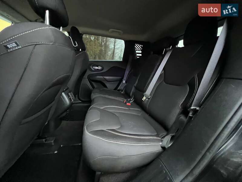 Внедорожник / Кроссовер Jeep Cherokee 2016 в Хмельницком