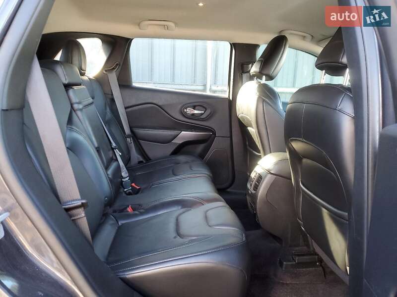 Внедорожник / Кроссовер Jeep Cherokee 2019 в Черкассах
