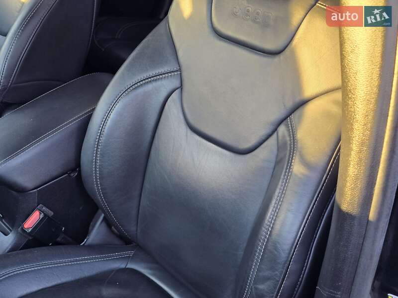 Позашляховик / Кросовер Jeep Cherokee 2015 в Рівному фото 25 Позашляховик / Кросовер Jeep Cherokee 2015 в Рівному