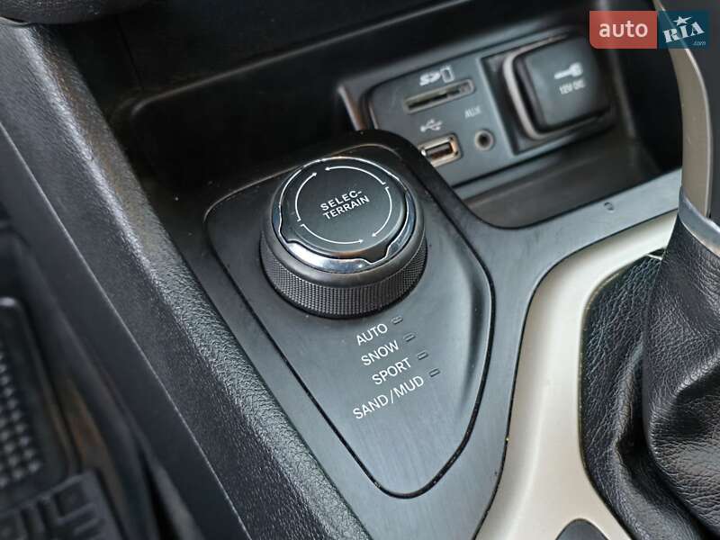 Позашляховик / Кросовер Jeep Cherokee 2015 в Рівному фото 35 Позашляховик / Кросовер Jeep Cherokee 2015 в Рівному