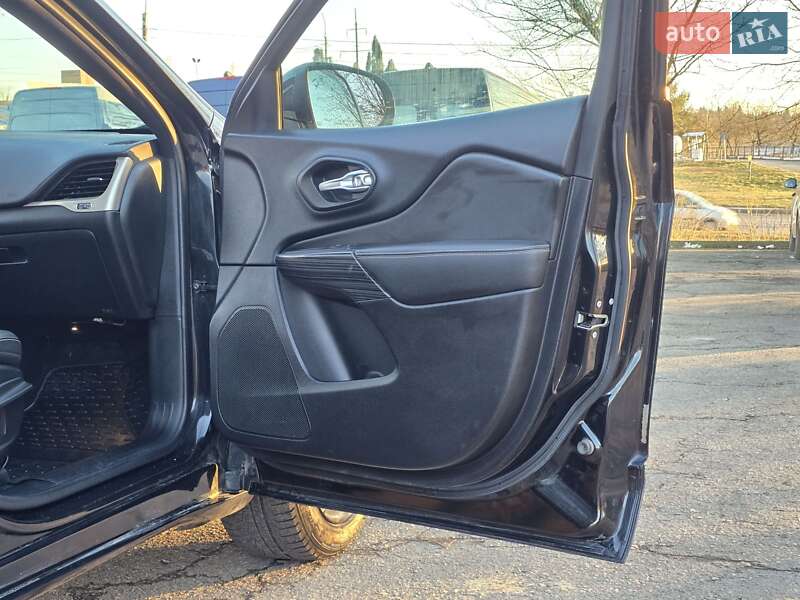 Позашляховик / Кросовер Jeep Cherokee 2015 в Рівному фото 60 Позашляховик / Кросовер Jeep Cherokee 2015 в Рівному