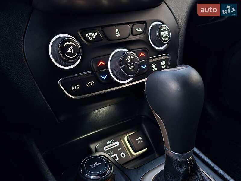 Позашляховик / Кросовер Jeep Cherokee 2015 в Рівному фото 95 Позашляховик / Кросовер Jeep Cherokee 2015 в Рівному