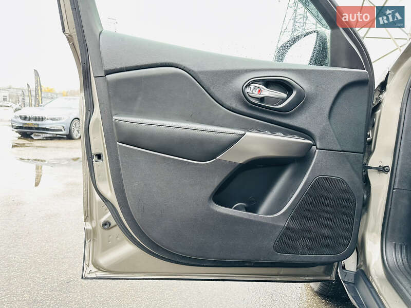 Позашляховик / Кросовер Jeep Cherokee 2020 в Харкові