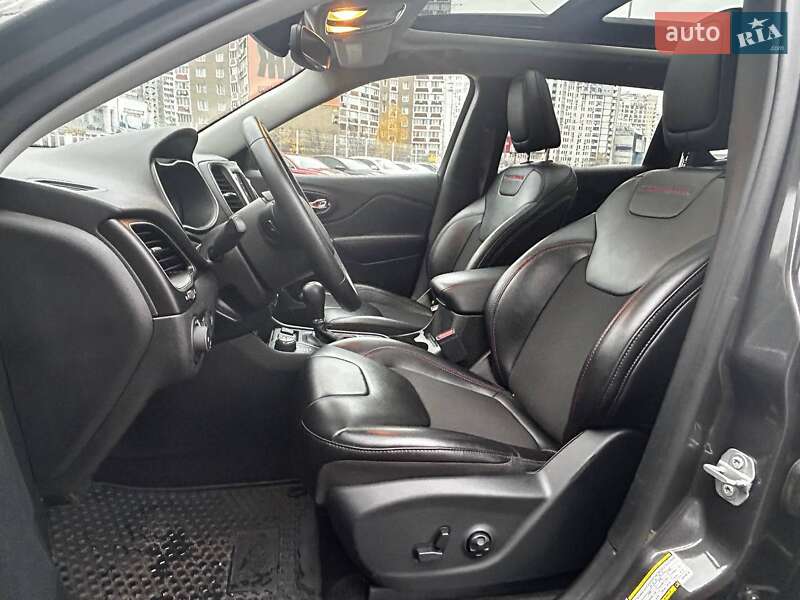 Внедорожник / Кроссовер Jeep Cherokee 2018 в Киеве