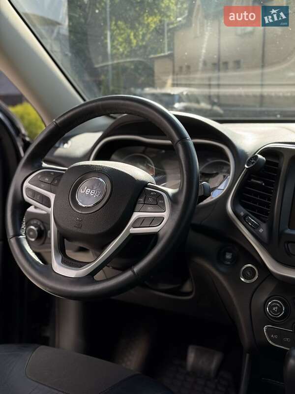 Внедорожник / Кроссовер Jeep Cherokee 2016 в Виннице