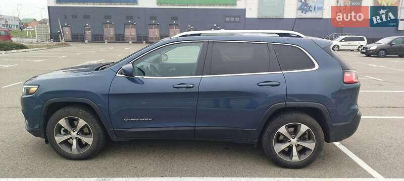 Внедорожник / Кроссовер Jeep Cherokee 2019 в Киеве