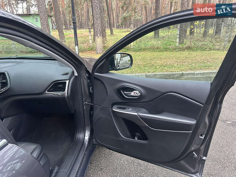 Позашляховик / Кросовер Jeep Cherokee 2020 в Чернігові