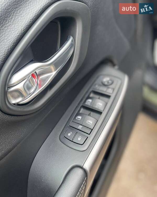 Внедорожник / Кроссовер Jeep Cherokee 2019 в Киеве