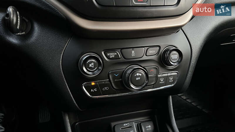 Внедорожник / Кроссовер Jeep Cherokee 2014 в Киеве